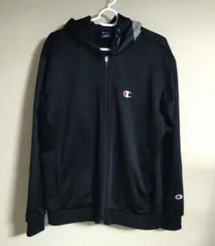 【美品】チャンピオン　メンズ　ロゴ刺繍　パーカー　ブラック　L