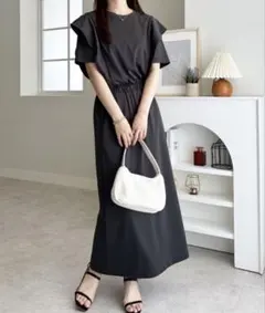 GeeRA ラッフルフリルショルダー　ロング　ワンピース 黒　ゆったりのサムネイル