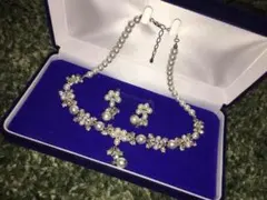 ネックレス、イヤリングセット