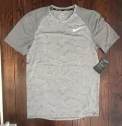 新品タグ付きNIKE ナイキ　半袖Tシャツ　グレー