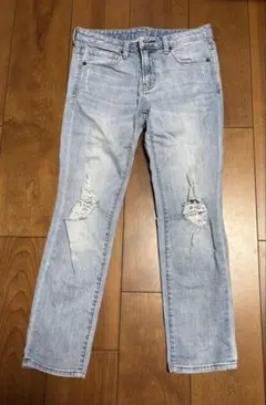 GU ライトブルー　ダメージジーンズ