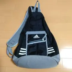 adidas スリングバッグ 黒/グレー
