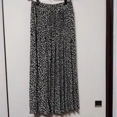 花柄プリーツスカート 黒と白