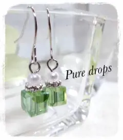 ペリドットキューブのピアス シルバー ハンドメイド イヤリング