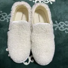 フリース素材 ホワイト スリッポン　チチカカ
