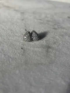 ドロップ型ストーン装飾　ピアス