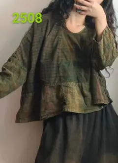 レトロなカラーVネックTシャツ（レディース）ショート丈ゆったり長袖トップ緑系