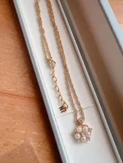 Nina Ricci's necklaces