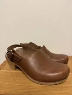 dansko サボ クロッグサンダル キャメル 36 - メルカリ