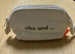 niko and... キャンバス地 ポーチ ベージュのサムネイル
