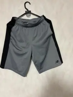 【値下げ】New Balance ショートパンツ グレー ブラック　Sサイズのサムネイル