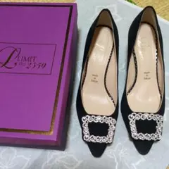 LIMIT TILL 2359 ビジュー パンプス 黒　未使用のサムネイル