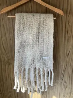 【アイテムズアーバンリサーチ】　アイボリー　ロングマフラー