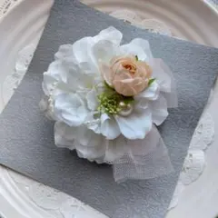 フラワーコサージュ*ダリア《ホワイト》卒業式 入学式 結婚式