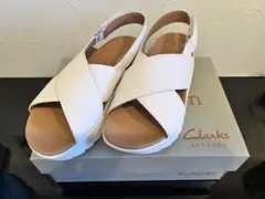 Clarks Artisan レディース サンダル ホワイトのサムネイル