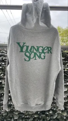 younger song パーカー グレー L