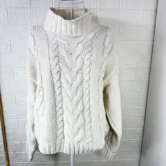 美品 MAJESTICLegon 白 ケーブル編み タートルネックセーター 秋冬
