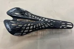 スパイダー メッシュ スポーツサドル ロードバイク クロスバイク 軽量サドルのサムネイル