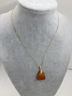 琥珀 三角形ペンダント ネックレス ゴールド
