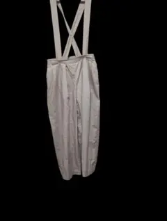 サスペンダー付きベージュパンツ⑨