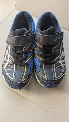 19cm asics 黒×青 運動靴