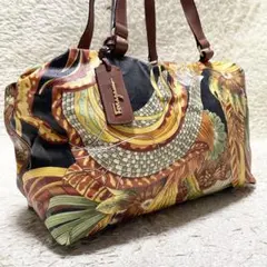 良品✨フェラガモ ミニボストンバッグ ボタニカル柄 チャーム 総柄 希少品 良品✨フェラガモ ミニボストンバッグ ボタニカル柄 チャーム 総