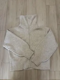 ベージュ ジップアップ リブニット