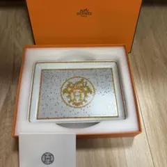 ショッパー、リボン、お箱付　【未使用新品】　HERMES モザイク プレートのサムネイル
