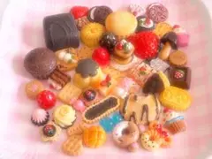 スイーツ系デコパーツ大量まとめ売り福袋25 リアル　大きめ　ホイップデコ