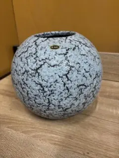 青色と黒のひび割れ模様の花瓶　信楽焼