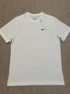NIKE L tシャツ 白　新品タグ付き　ワンポイント　刺繍　シンプル