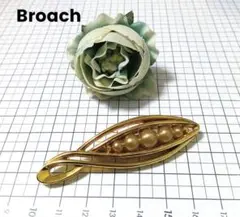 ✨魚にも見える葉型ブローチ✨パール風ビーズ付き 刻印.