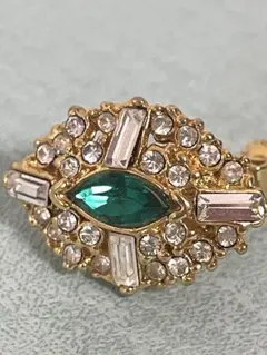 エメラルドグリーン クリスタル イヤリング　片耳