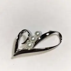25933✨ミキモト ブローチ ハートモチーフ 3珠 アコヤ真珠 ベビーパール MIKIMOTO ミキモト ブローチ パール3珠ハートデザイン - メルカリ