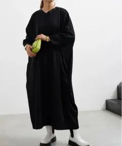 ブラック ドルマンスリーブワンピース　M－L　３L着れます