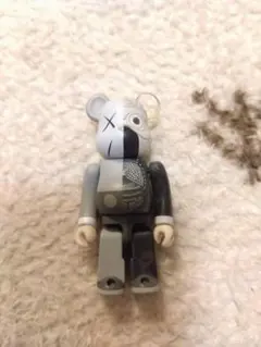Originalfake BE@RBRICK KAWS 100%　人体模型　灰