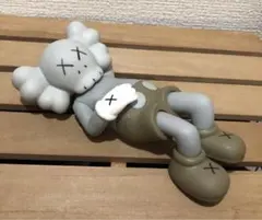 KAWS カウズ フィギュア リラックスポーズ 希少