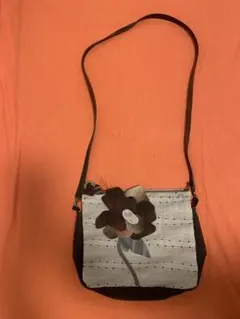 【オリジナル作品】新品パッチワーク花のアップリケ付きポシェット