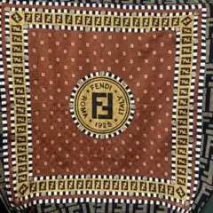 FENDI ロゴデザインハンカチ