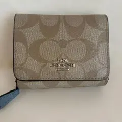 コーチ三つ折り財布
