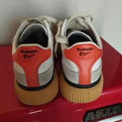 人気Onitsuka やや小さい為23.0向き