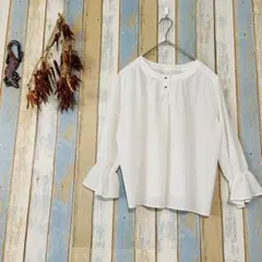 【NATURAL BEAUTY BASIC】ホワイトブラウス フリル袖　シアー