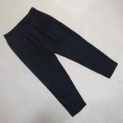 GU　ジーユー　タック入り カジュアルパンツ　サイズ M