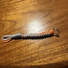 パラコード 編み込みキーリング オレンジグレー