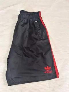 adidas アディダス ショートパンツ ハーフパンツ トレフォイルロゴ 黒赤のサムネイル