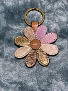 COACH 花形レザーキーホルダー