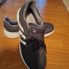adidas グレー ランニングシューズ　新品