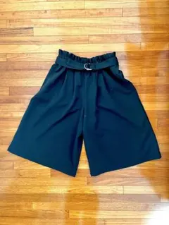 黒のワイドパンツ ベルト付き