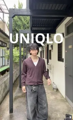 【完売品】UNIQLOユニクロ　メリノVネックカーディガン　短丈　ダークパープルのサムネイル