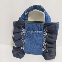 t105. デニム リメイク フリルトートバッグ バンダナ柄 ペイズリー